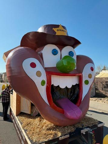 Carnavalswagen kop Cowboy / Sheriff beschikbaar voor biedingen