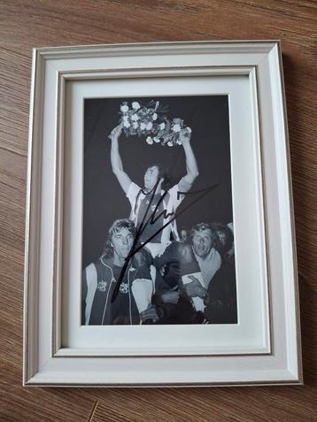 Door Sjaak Swart Ajax gesigneerde foto in lijst met COA! beschikbaar voor biedingen