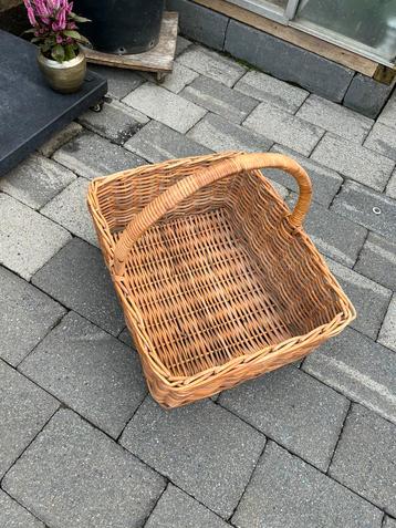 Grote picknickmand beschikbaar voor biedingen