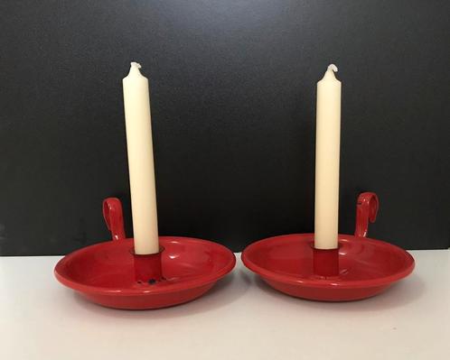 Twee mooie rode emaille blakers/kaarsenstandaards, Antiek en Kunst, Antiek | Emaille, Ophalen