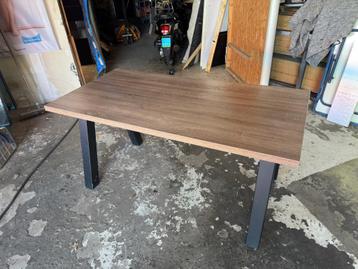 eet tafel.  160 X 80 cm. beschikbaar voor biedingen