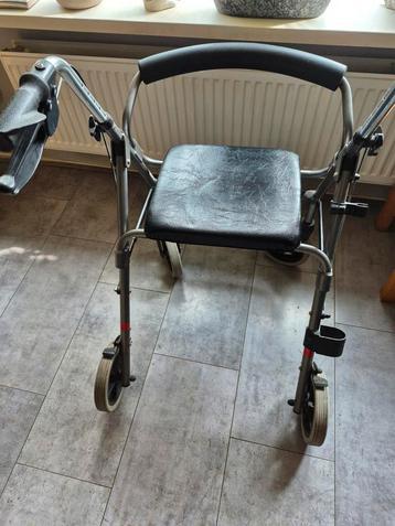 Rollator met steun voor wandelstok beschikbaar voor biedingen