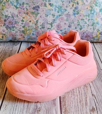 Mooie unieke Skechers, koraal, maat 34 (33) beschikbaar voor biedingen