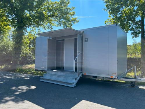 Te huur unieke luxe toiletwagen wc wagen plaskruis plaszuil, Hobby en Vrije tijd, Feestartikelen | Verhuur, Nieuw, Overige, Ophalen of Verzenden