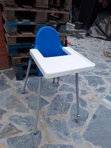 IKEA kinderstoel met blad beschikbaar voor biedingen