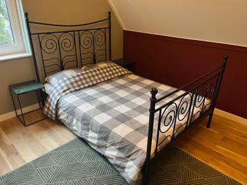 Tweepersoonsbed (140x200cm) incl. matras beschikbaar voor biedingen