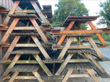 Picknicktafels van 1,50 tot 3 meter lang en vierkante beschikbaar voor biedingen