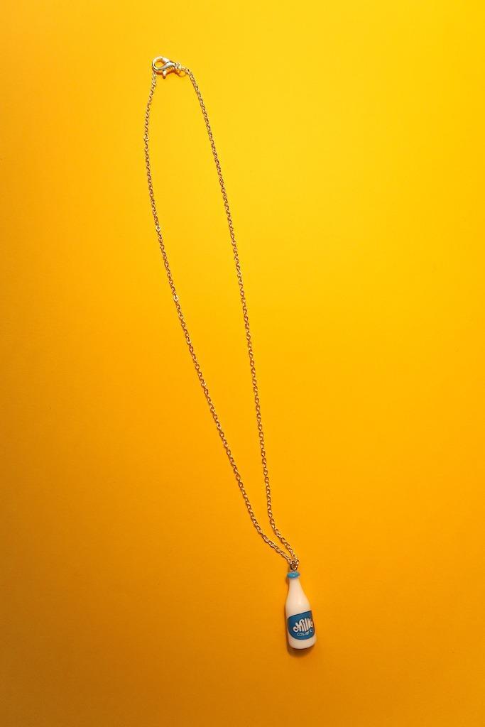 Zilverkleurig kettinkje met miniatuur melkfles hangertje, Sieraden, Tassen en Uiterlijk, Kettingen, Nieuw, Overige materialen