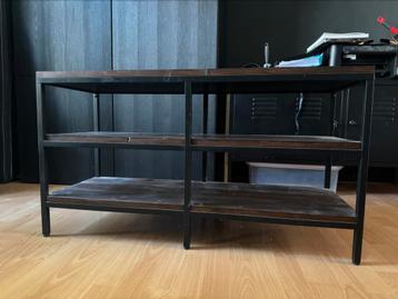Industriele zwarte metalen kast + donker hout beschikbaar voor biedingen