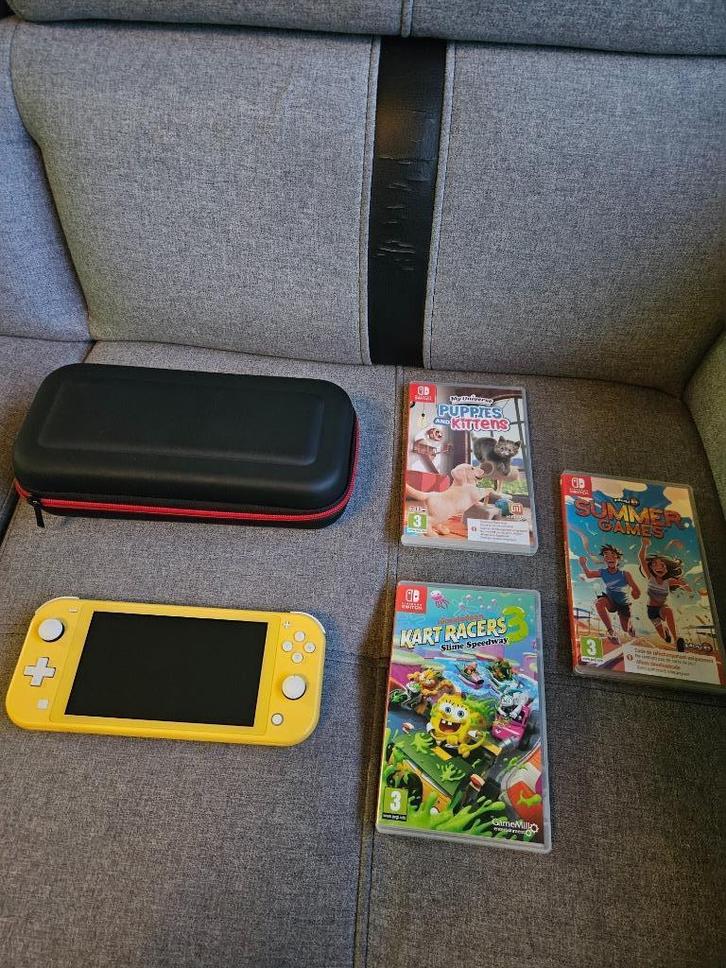 Nintendo switch lite geel, Spelcomputers en Games, Spelcomputers | Nintendo Switch Lite, Zo goed als nieuw, Geel, Met beschermhoes of tas