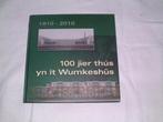 z.g.a.n.boek 100 jier thus yn it Wumkeshus 1910-2010, Ophalen of Verzenden, Zo goed als nieuw