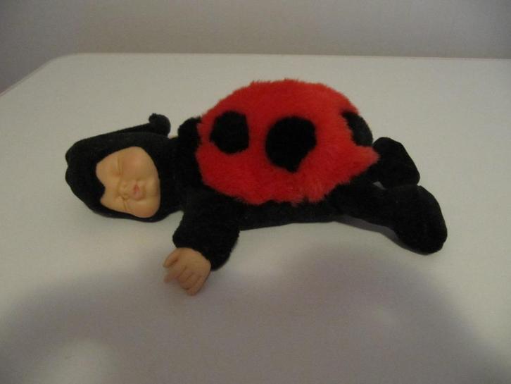 Knuffel Anne Geddes - slapend lieveheersbeestje (22 cm), Kinderen en Baby's, Speelgoed | Knuffels en Pluche, Zo goed als nieuw