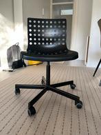 Zwarte bureaustoel met wielen kan omhoog en omlaag, Huis en Inrichting, Bureaustoelen, Ophalen, Nieuw, Zwart, Bureaustoel