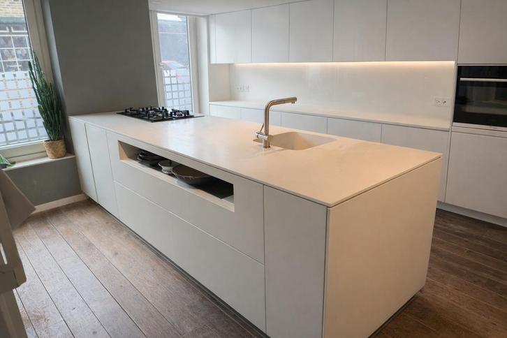 Keukeneiland met Corian blad, Blum kasten en gasfornuis, Huis en Inrichting, Keuken | Keukenelementen, Gebruikt, Minder dan 100 cm