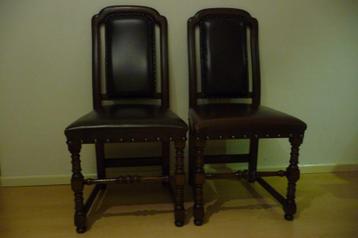 2 mooie leren stoelen beschikbaar voor biedingen