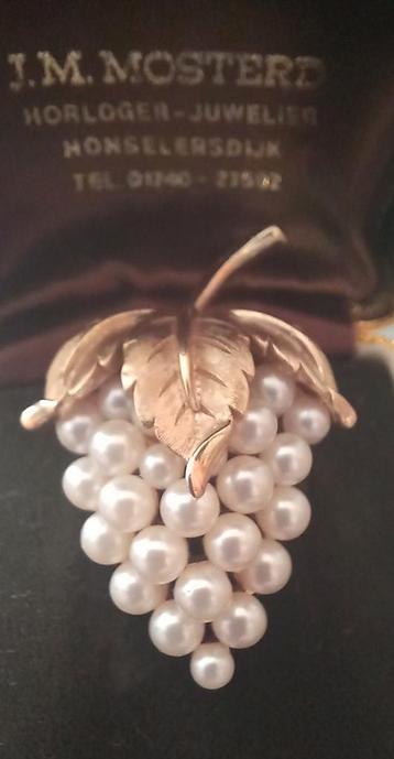 Crown Trifari broche beschikbaar voor biedingen