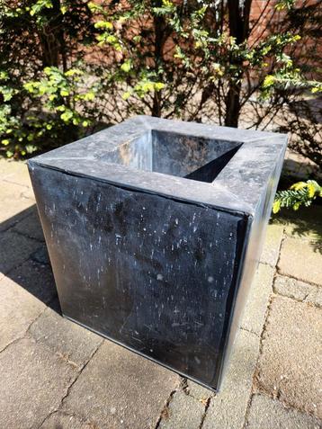 Zinken plantenbak 30 x 30 x 30 cm beschikbaar voor biedingen