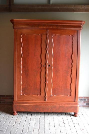 Prachtige grote antieke mahonie houten biedermeier kast. beschikbaar voor biedingen