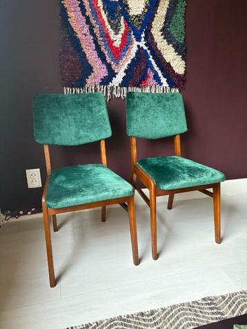 Houten gestoffeerde stoelen (50 euro per stoel)
