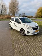Chevrolet Spark 1.0 Bifuel 2011 Wit, Auto's, Chevrolet, 37 €/maand, Zwart, 4 cilinders, Parkeersensor