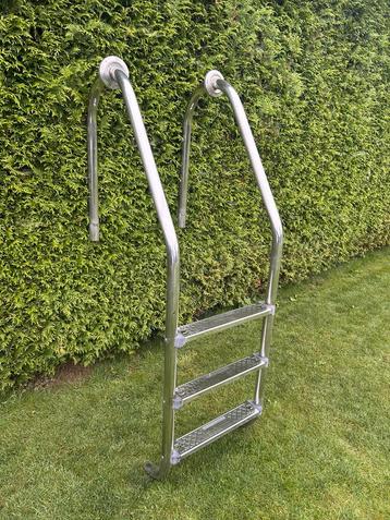 RVS Zwembadtrap met 3 treden beschikbaar voor biedingen