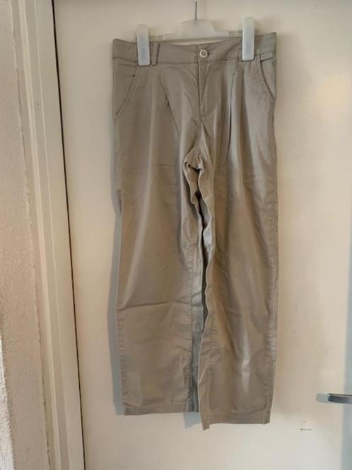 Beige driekwart broek. Merkloos. Maat S, Kleding | Dames, Broeken en Pantalons, Zo goed als nieuw, Maat 36 (S), Beige, Driekwart
