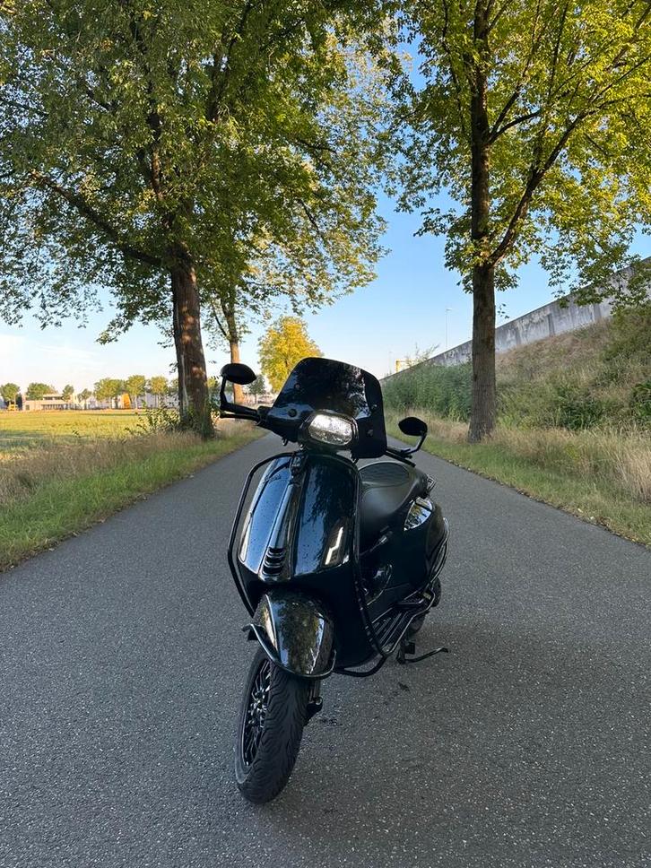 Vespa sprint 2022 custom, Fietsen en Brommers, Brommers | Vespa, Zo goed als nieuw, Overige modellen, Maximaal 45 km/u, Ophalen