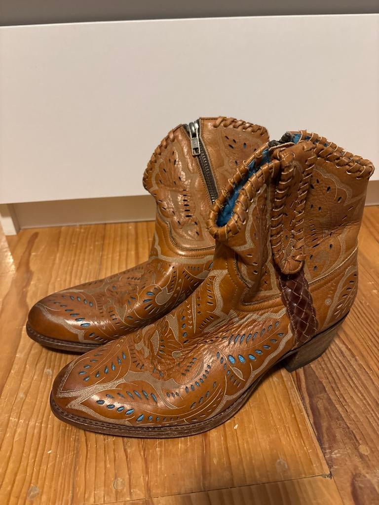 Opengewerkte bruine enkellaarsjes - Sendra maat 38, Ophalen of Verzenden, Nieuw, Bruin, Lage of Enkellaarzen