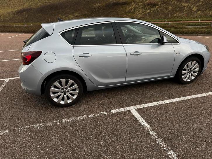 Opel Astra 1.4 Ecotec 74KW 5-D 2014 Grijs, Auto's, Opel, Particulier, Astra, ABS, Achteruitrijcamera, Adaptive Cruise Control