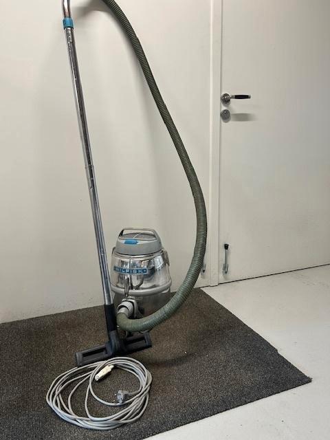 Nilfisk GA 80 stozuiger, Witgoed en Apparatuur, Stofzuigers, Gebruikt, Stofzuiger, Minder dan 1200 watt, Stofzak, Ophalen of Verzenden