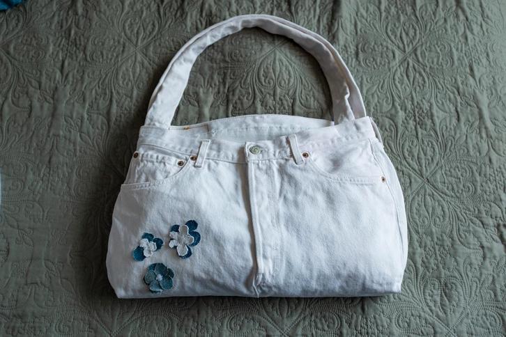 White denim handmade bag, Sieraden, Tassen en Uiterlijk, Tassen | Damestassen, Zo goed als nieuw, Schoudertasje, Wit, Ophalen of Verzenden