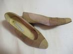Elegante schoen maat 37, zandtinten klein hakje Luca Ferrari, Kleding | Dames, Schoenen, Beige, Ophalen of Verzenden, Zo goed als nieuw