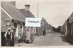 Fotokaart Visvliet - poserende mensen voor dorpswinkel 1935, Ophalen of Verzenden, 1920 tot 1940, Gelopen, Groningen
