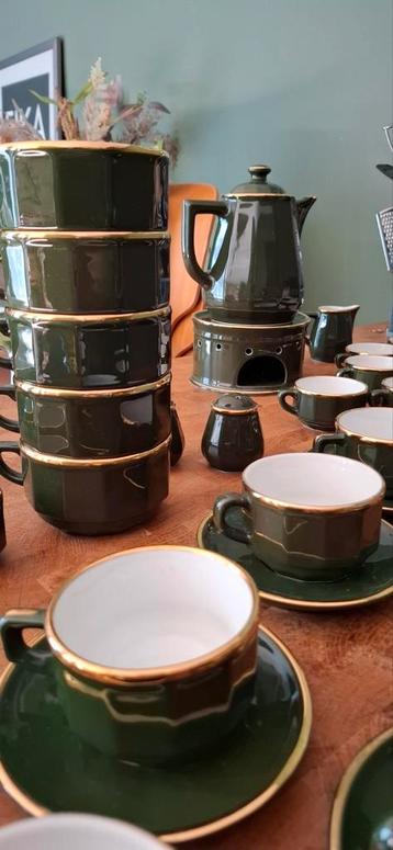 42-delig(!) Koffe- en thee servies van Apilco. Gaaf! beschikbaar voor biedingen