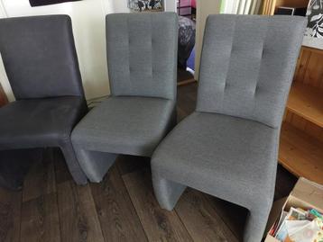 Eetkamerstoelen 3 stuks beschikbaar voor biedingen