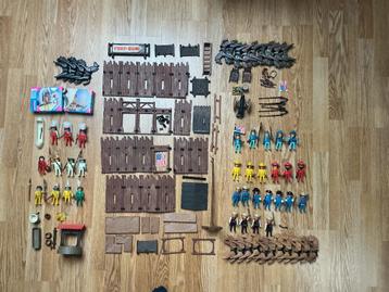 Playmobil fort met groot assortiment cowboys en indianen beschikbaar voor biedingen