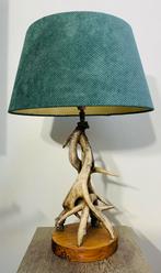 Vintage tafellamp met geweien – rustiek  design”, Huis en Inrichting, Ophalen of Verzenden, Zo goed als nieuw, Hout, 50 tot 75 cm