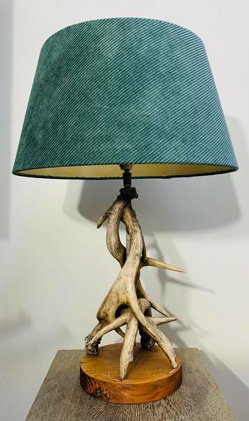 Vintage tafellamp met geweien – rustiek  design” beschikbaar voor biedingen