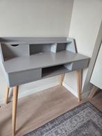 Betongrijs bureau met vakken en lades, houten onderstel, Ophalen, Zo goed als nieuw, Bureau