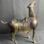 Antieke bronzen paard genaamd "Het brullende hemelse paard", Ophalen of Verzenden, Brons