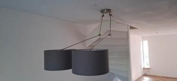 Verstelbare plafondlamp met 2 lampenkappen beschikbaar voor biedingen