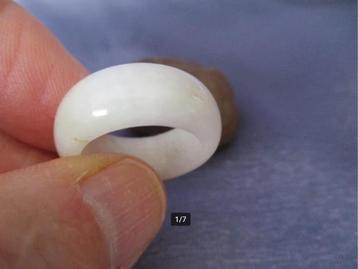 Bandring witte jade Ø 18,2 mm beschikbaar voor biedingen
