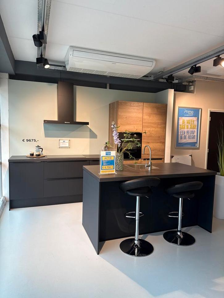 Moderne keuken  met eiland - Zwart/Hout, Huis en Inrichting, Keuken | Complete keukens, Nieuw, Overige typen, Zwart, Graniet of Steen