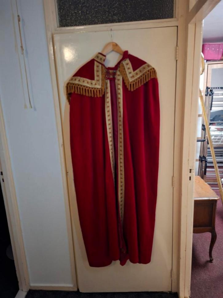 Te koop sinterklaaspak en twee pietenpakken, Diversen, Sinterklaas, Ophalen of Verzenden