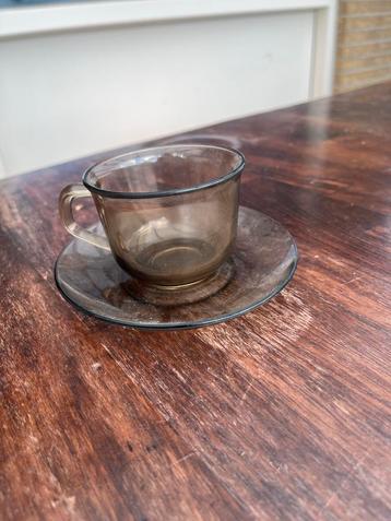 Vintage kop en schotel beschikbaar voor biedingen