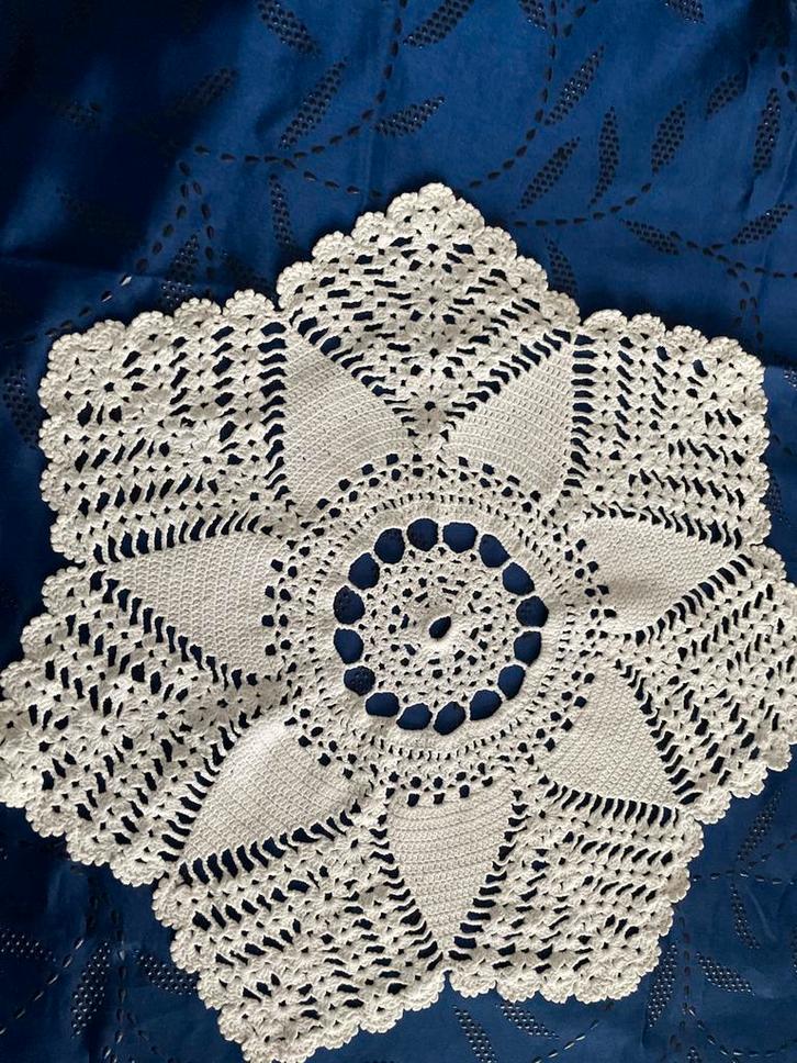 Gehaakt Kleedje met 7 Motiefjes, Antiek en Kunst, Antiek | Kleden en Textiel, Ophalen of Verzenden