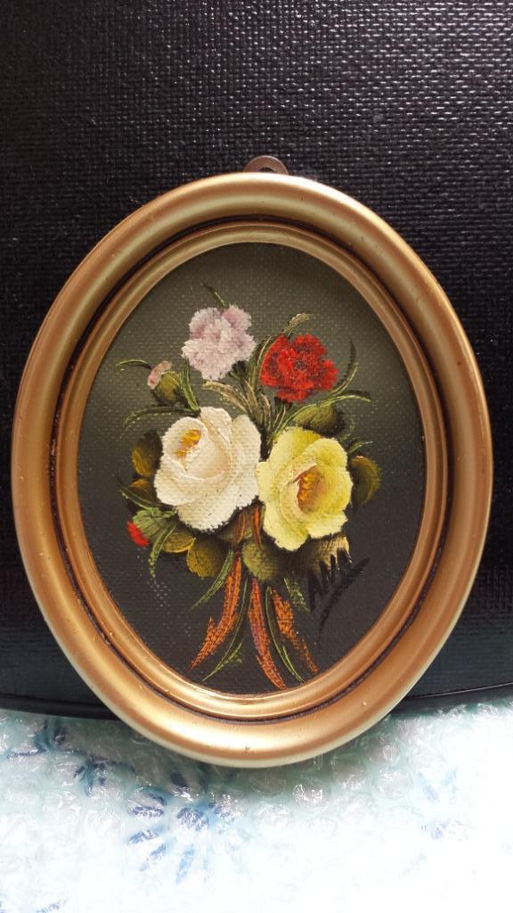 Handgeschilderd Medaillon met ROZEN <> Ovaal 14,5 x 12 cm., Antiek en Kunst, Curiosa en Brocante, Ophalen of Verzenden