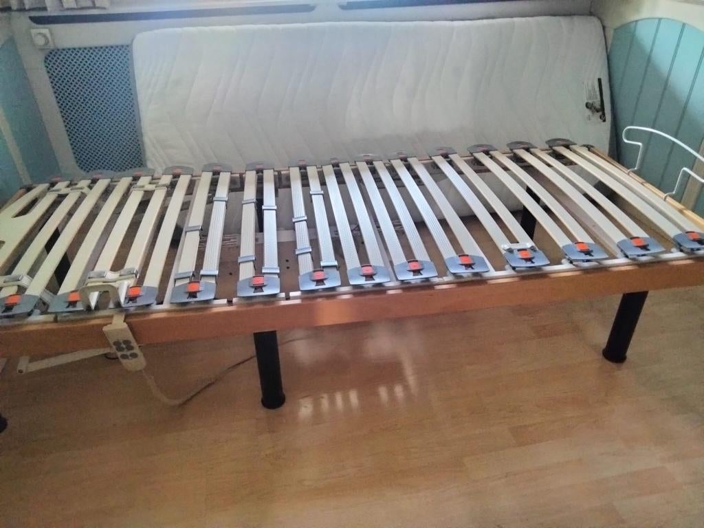 elektrisch verstelbare lattenbodem met een houten frame, Huis en Inrichting, Slaapkamer | Matrassen en Bedbodems, Ophalen, Gebruikt