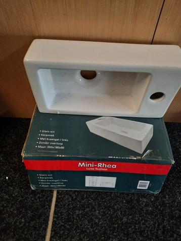 Fontein voor Toilet - Nieuw in Doos beschikbaar voor biedingen