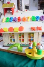 SCHOOLTJE VAN 1971 MET DRAAGBEUGEL, BEL EN KLOK /SINTERKLAAS, Kinderen en Baby's, Speelgoed | Fisher-Price, Verzenden, Zo goed als nieuw